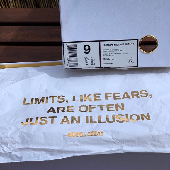 AIR JORDAN 1 RETRO LOW PINNACLE 'METALLIC SILVER' - Picture 4 of 10